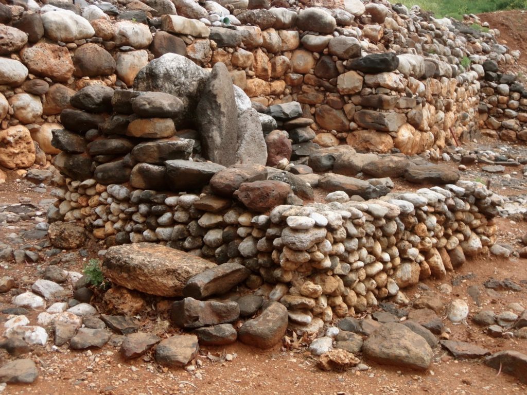 Dan, Idol altar